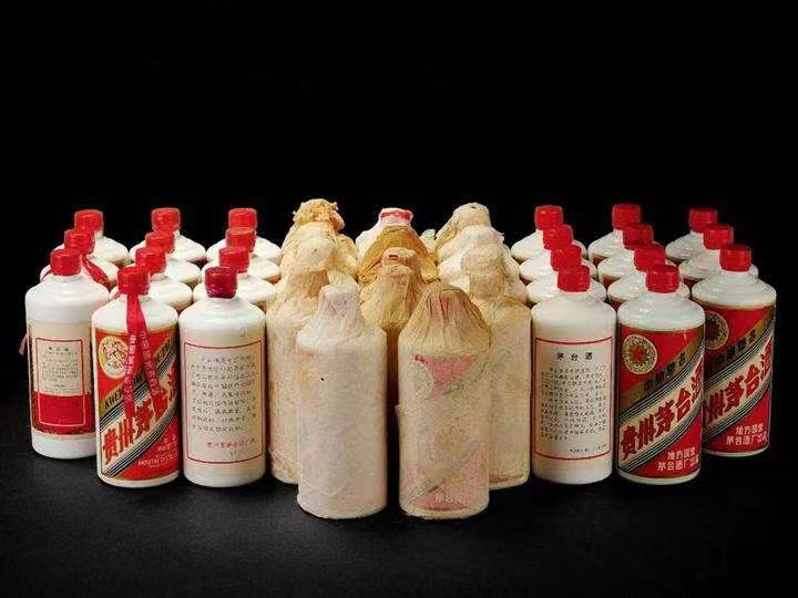 东成镇日照岚山回收酒价格哪里回收(附近上门回收茅台酒）?